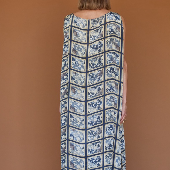 Cleopatra dress is a stunning and unique piece Handmade with elegance silk - Picture 11 of 12